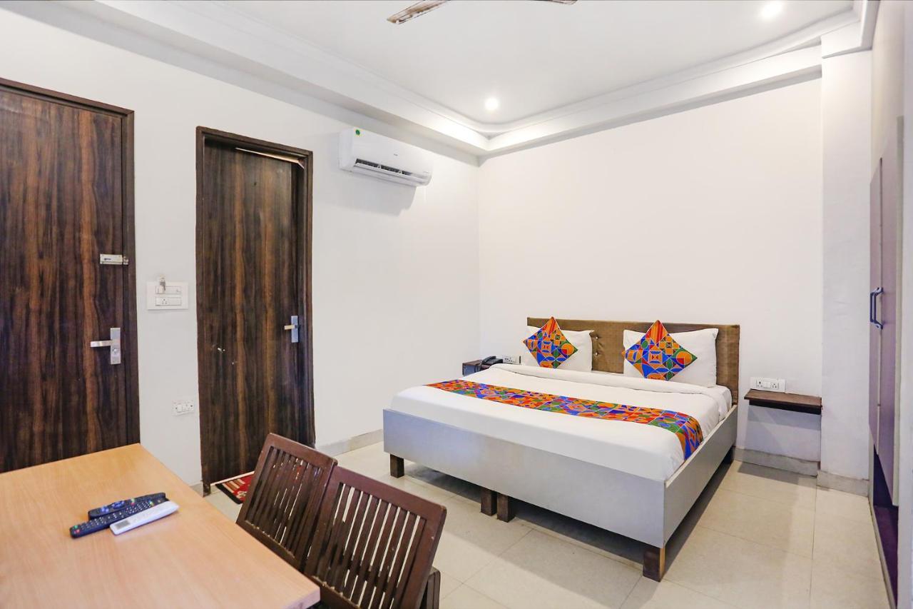 Fabhotel Novel Suites - Nr Yashobhoomi Convention Centre New Delhi Exterior photo